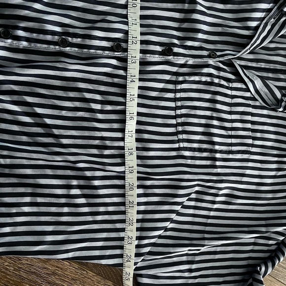 2/40$URBAN outfitters xs long sleeve bottom down shirr stripe - Picture 4 of 5